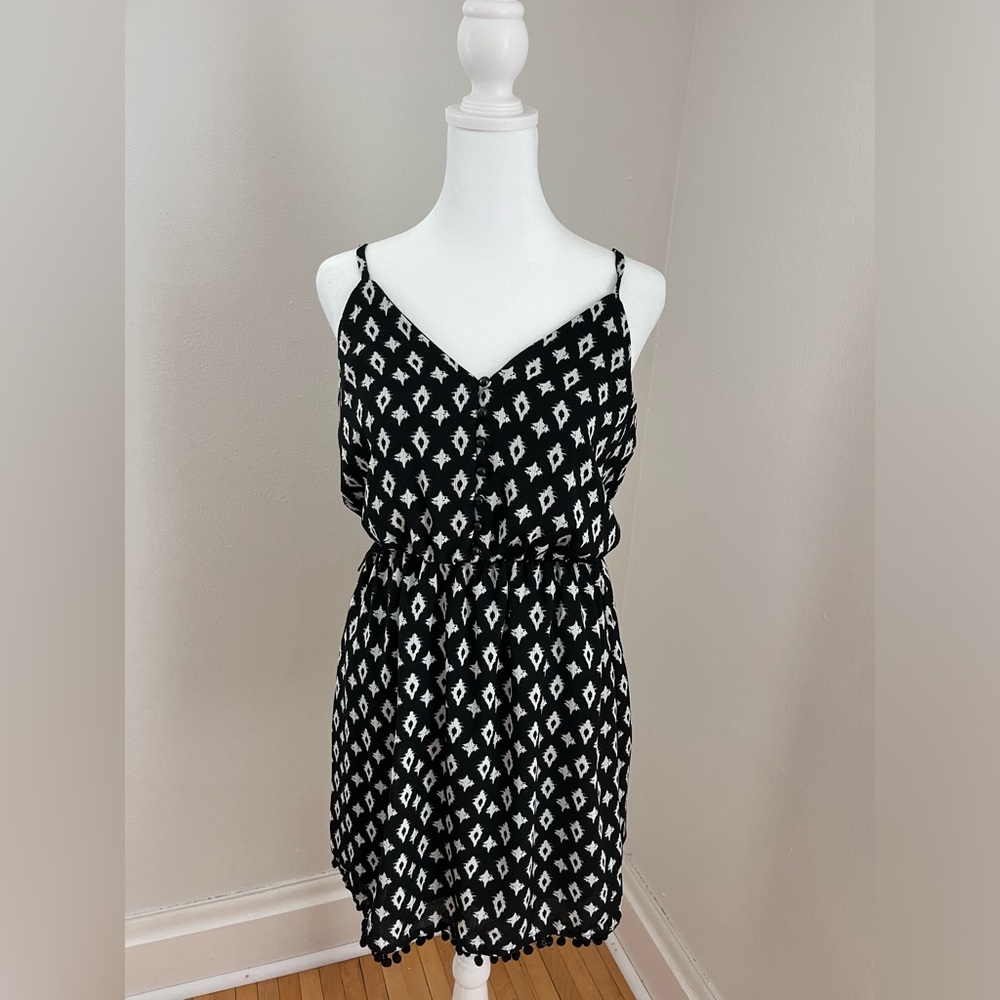 Black and white XS women’s dress